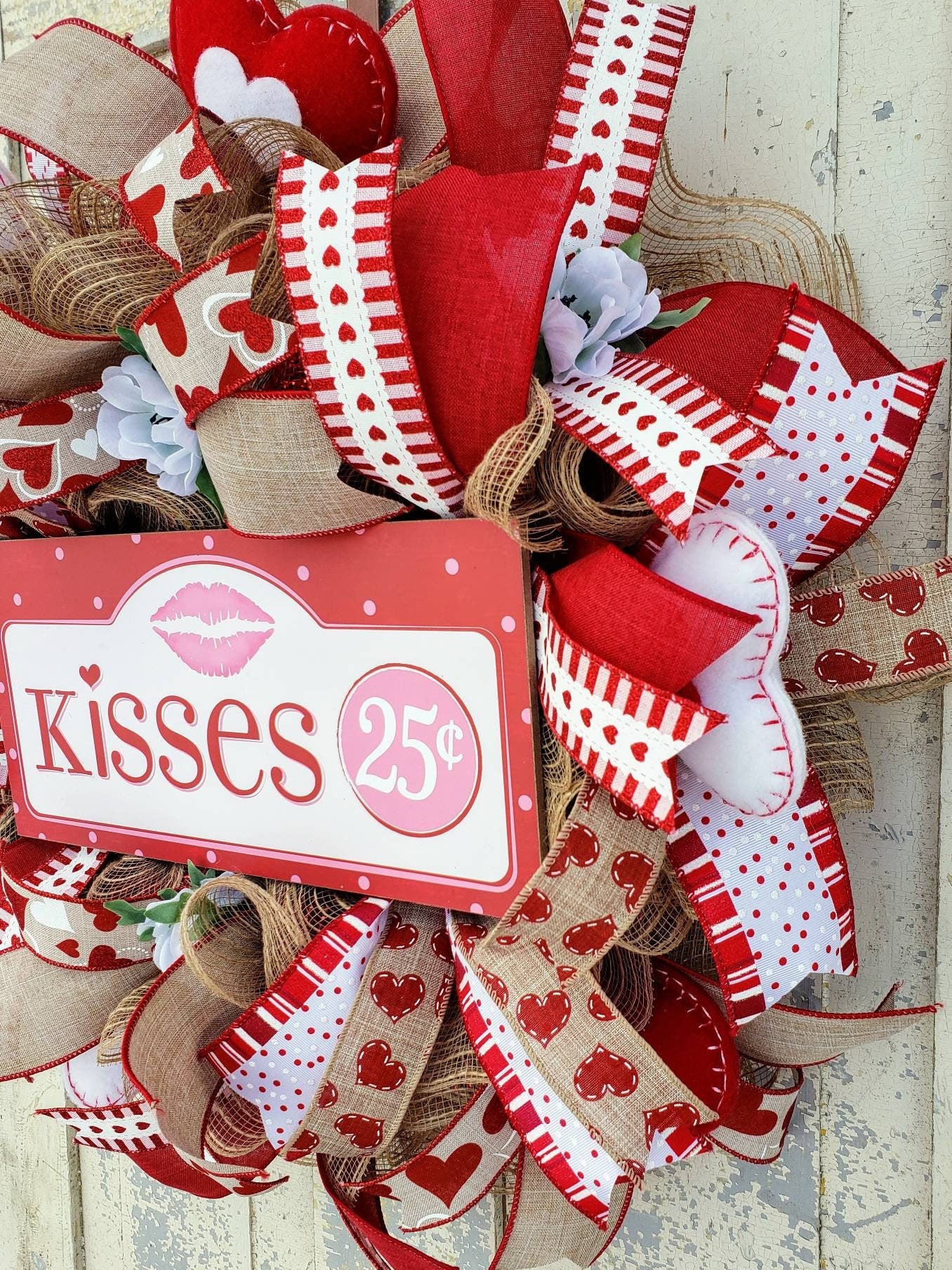 Kisses Mesh Valentine Wreath