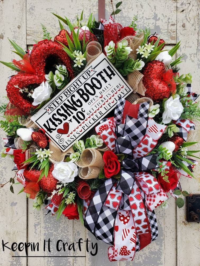 Kissing Booth Valentine Wreath – Lemonandlimecraftco