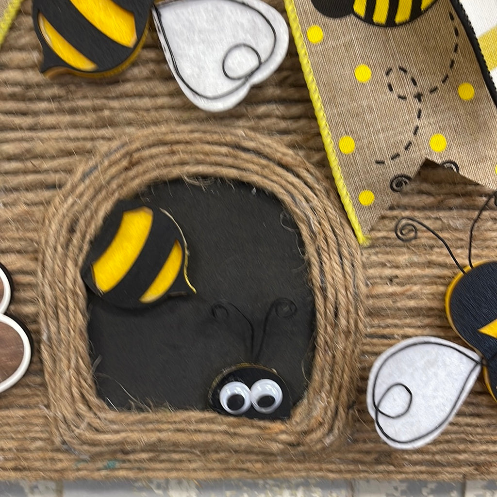 Jute Wrapped Bee Doorhanger with Bow