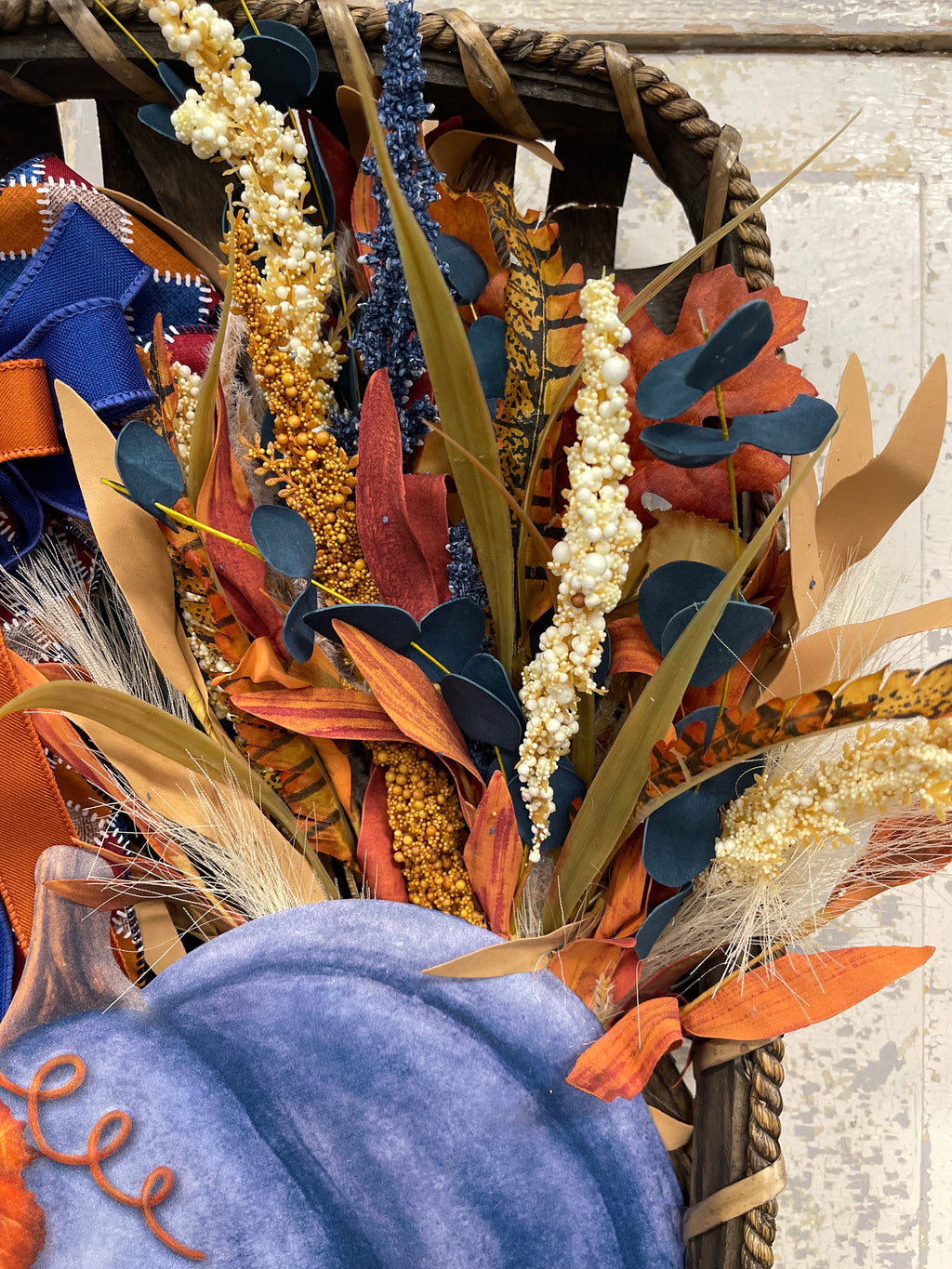 Blue Pumpkin Tobacco Basket Doorhanger