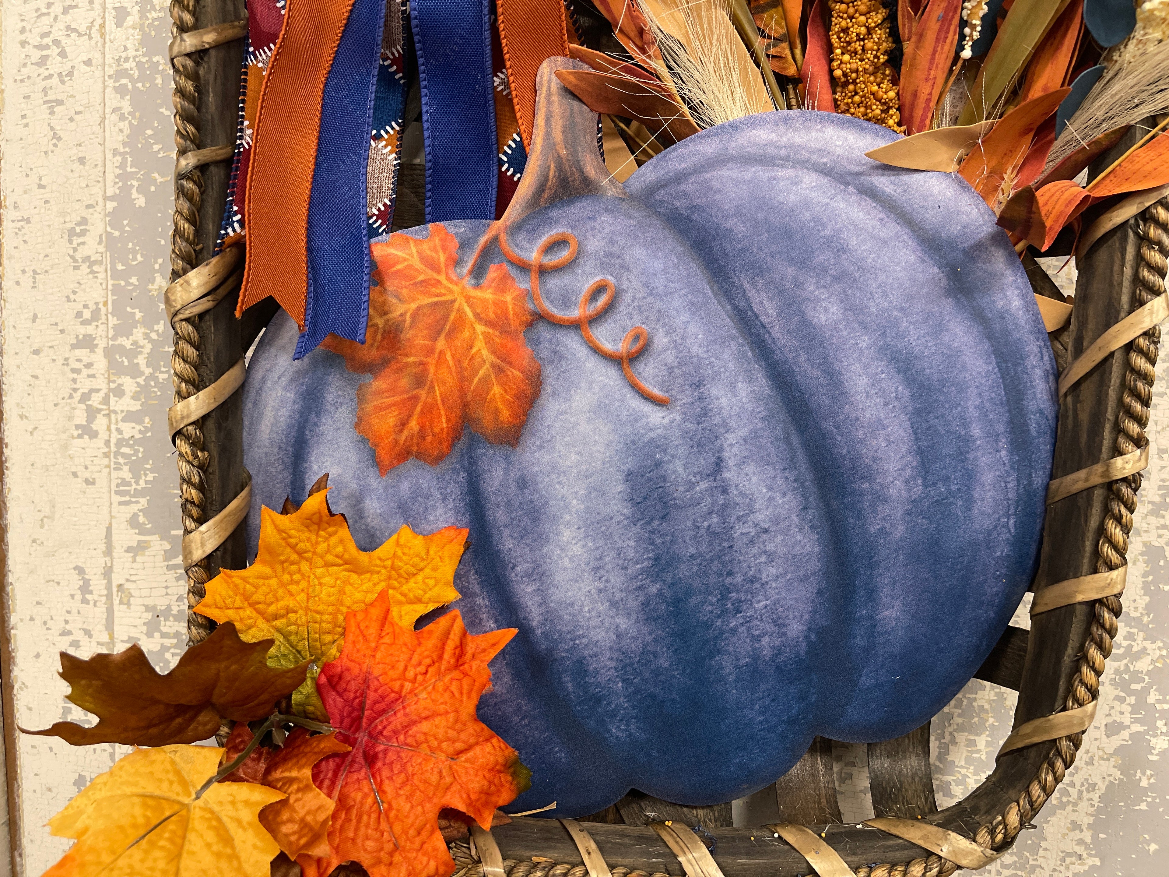 Blue Pumpkin Tobacco Basket Doorhanger