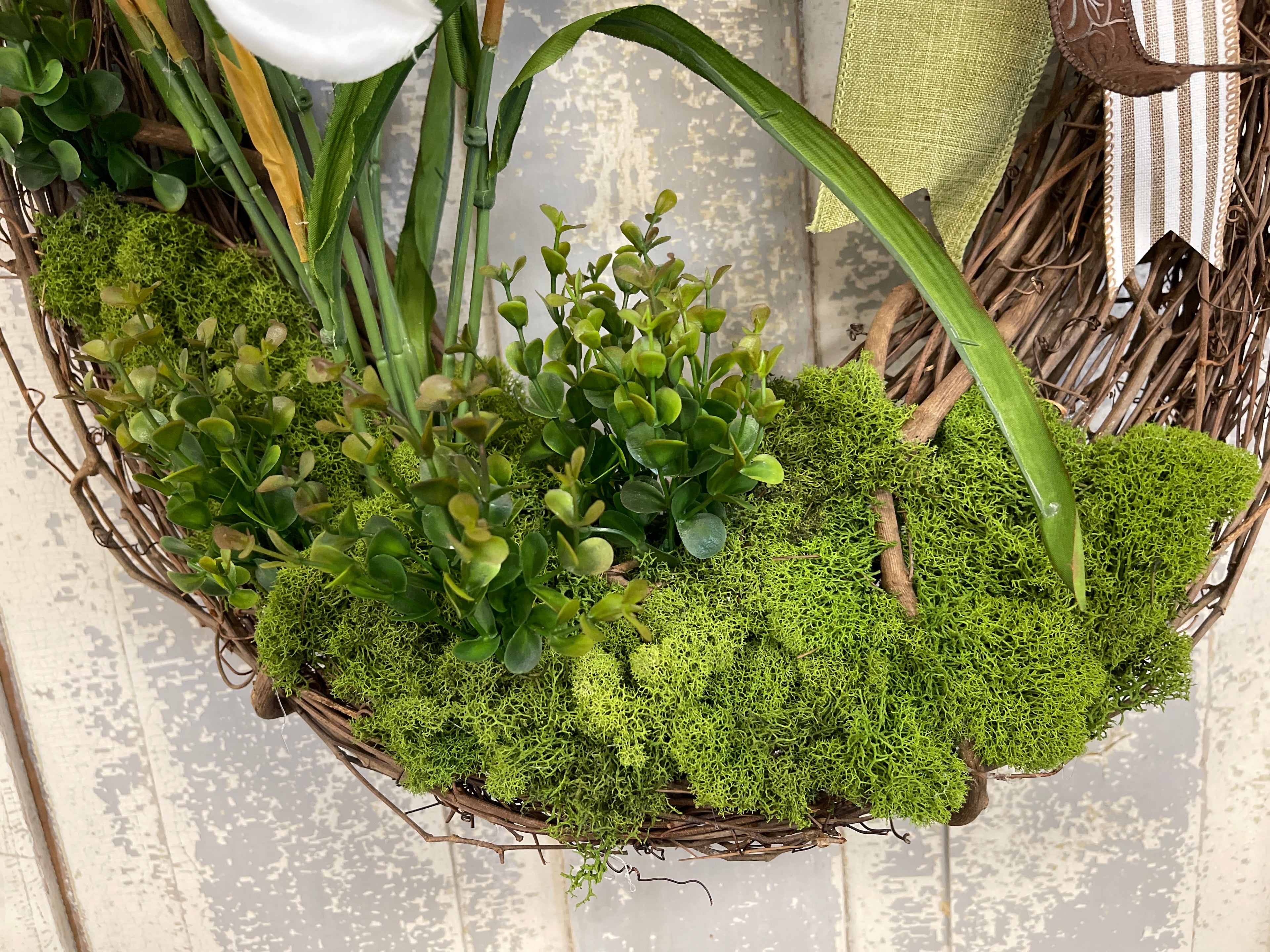 White Daffodil Grapevine Wreath with Bow