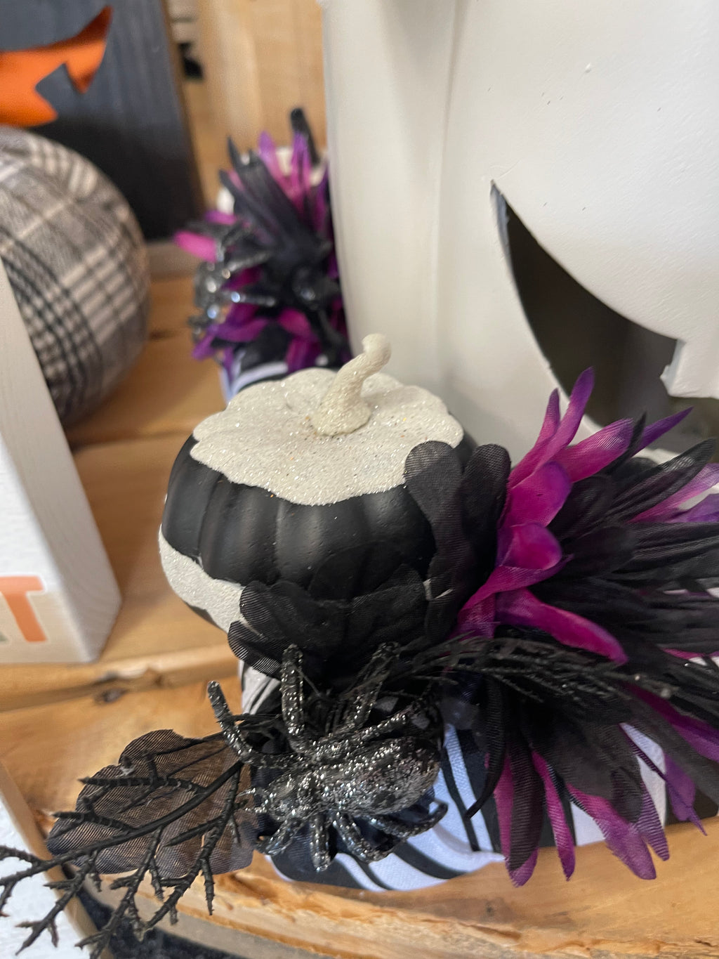 B/O White Pumpkin Halloween Arrangement