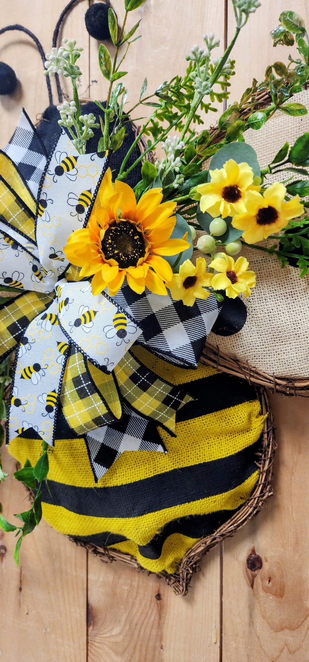 Burlap Bee Doorhanger