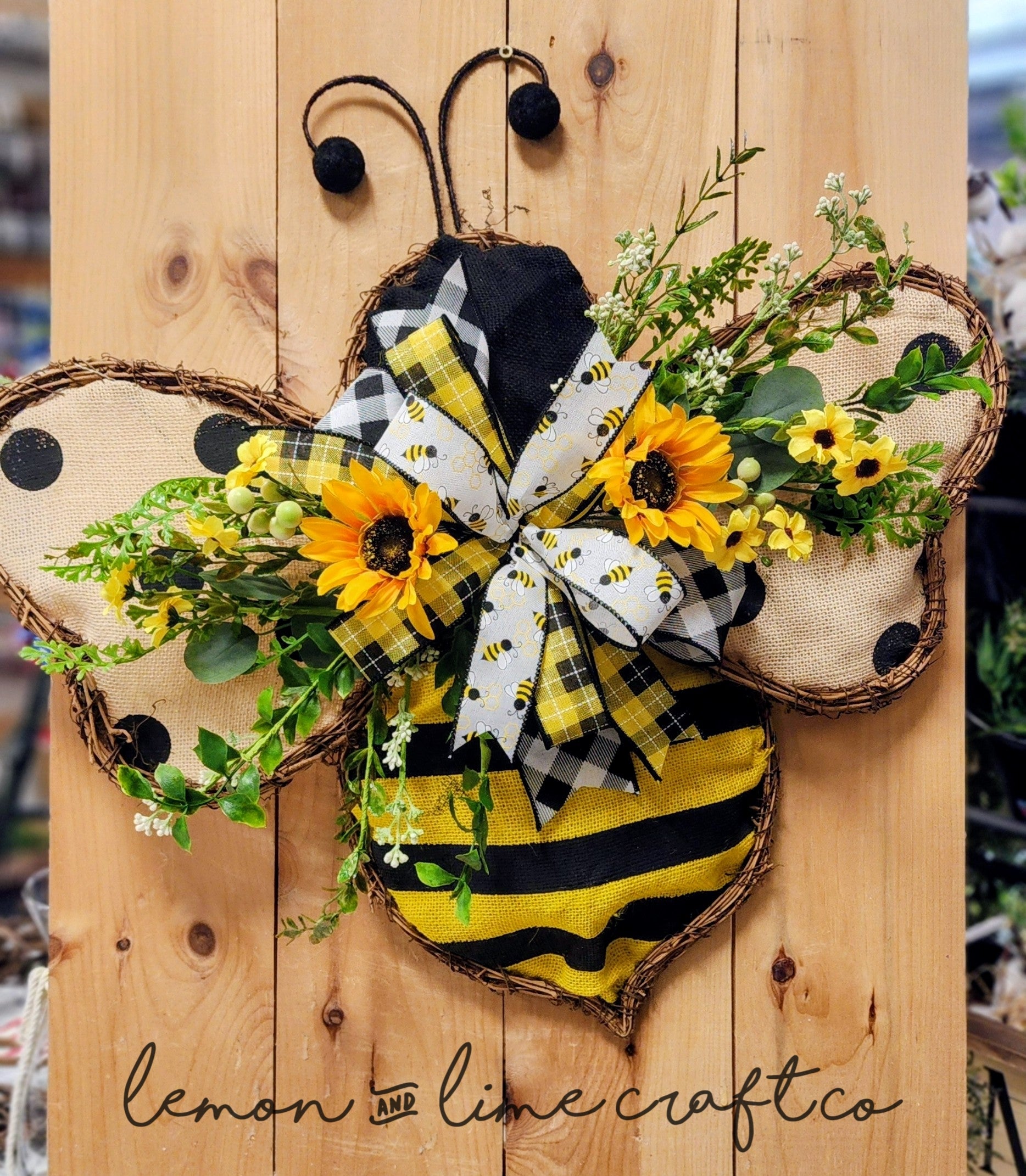 Burlap Bee Doorhanger