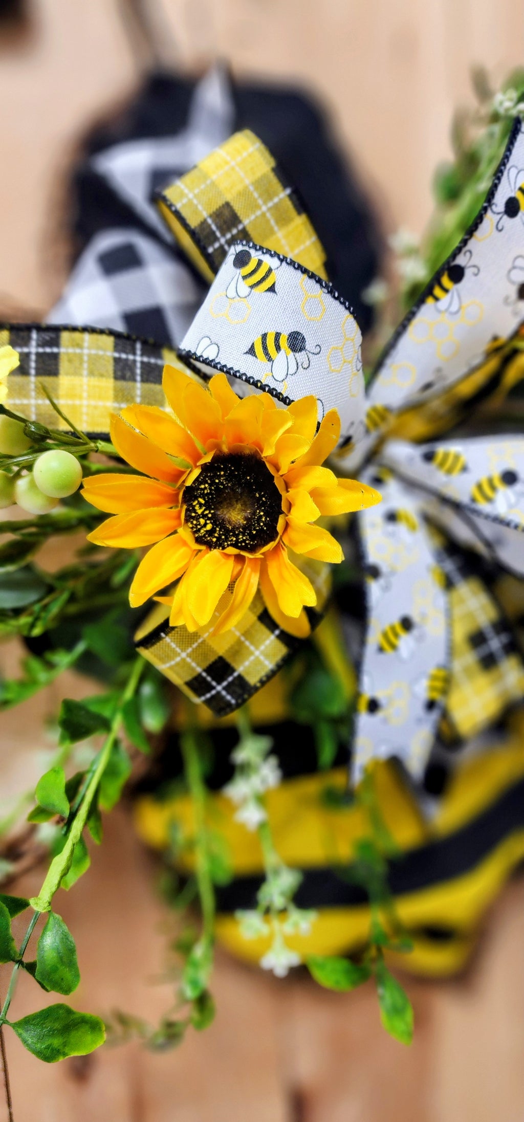 Burlap Bee Doorhanger