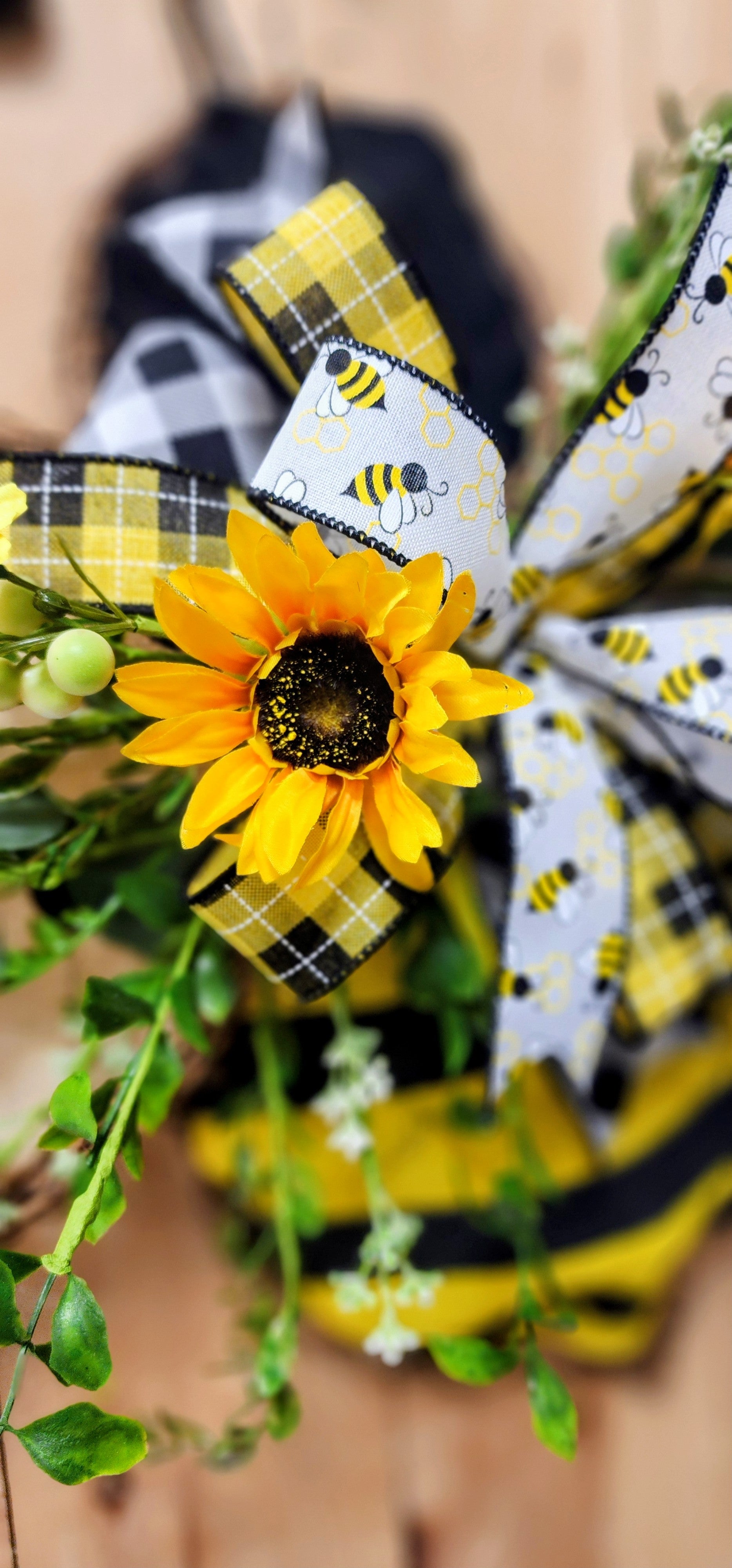 Burlap Bee Doorhanger