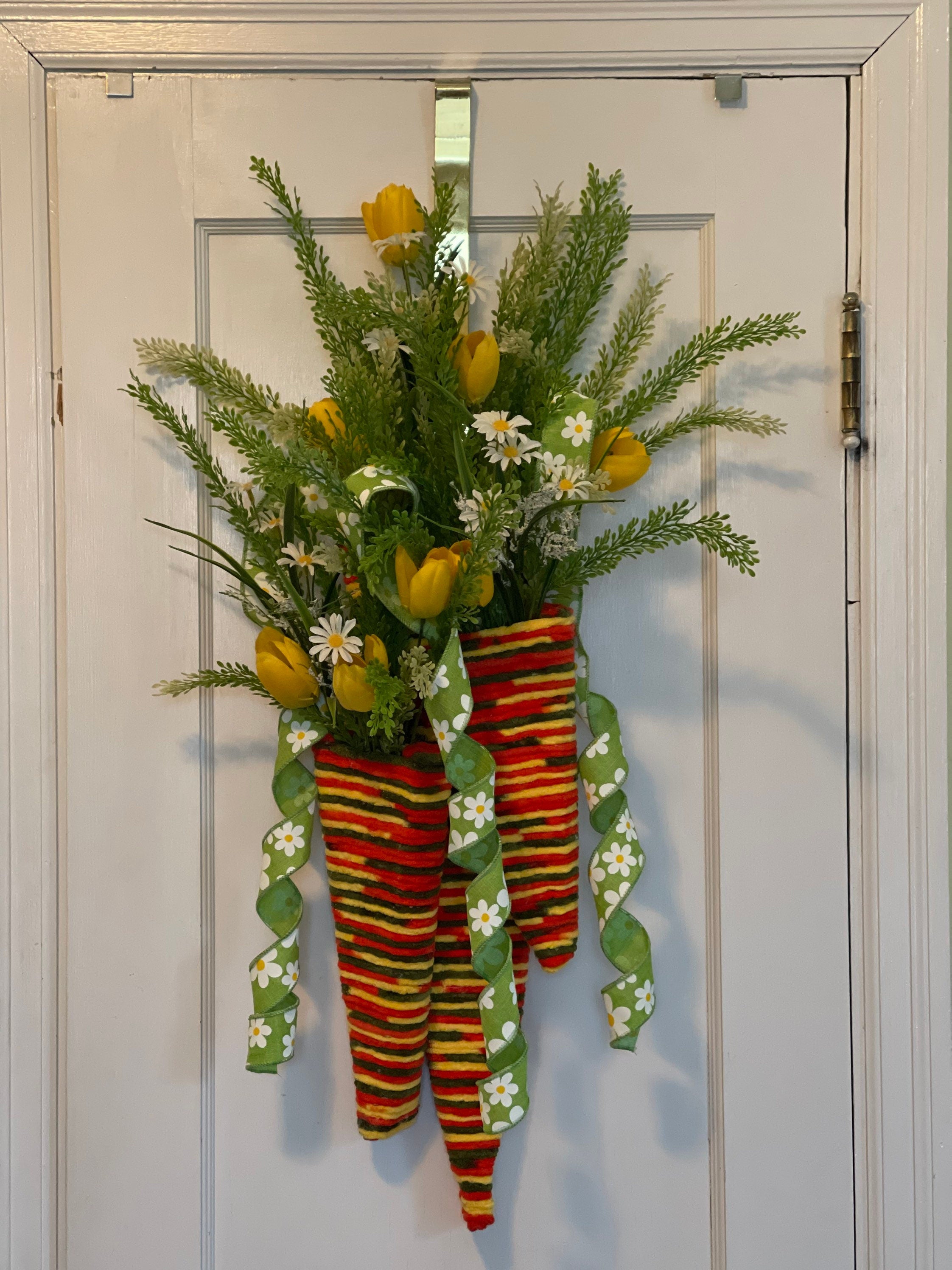 Floral Yarn Carrot Doorhanger